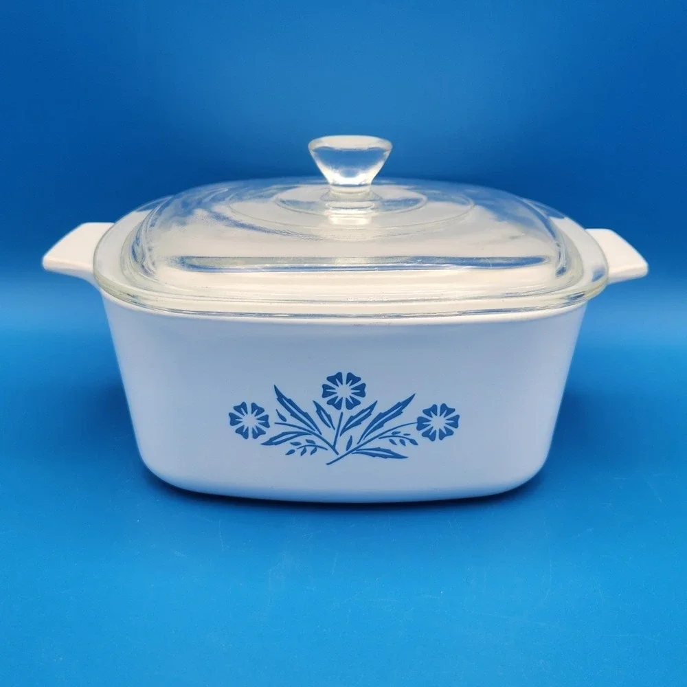 Vintage Corningware Corn Flower Design 1 1/2 Quart with Glass Lid - Chip